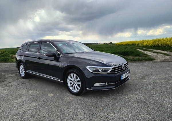 Volkswagen Passat cena 58900 przebieg: 206000, rok produkcji 2015 z Wieluń małe 121